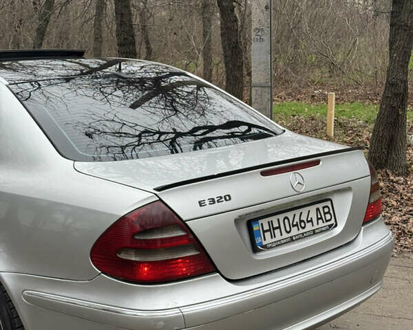Серый Мерседес Е-Класс, объемом двигателя 3.22 л и пробегом 350 тыс. км за 5999 $, фото 6 на Automoto.ua