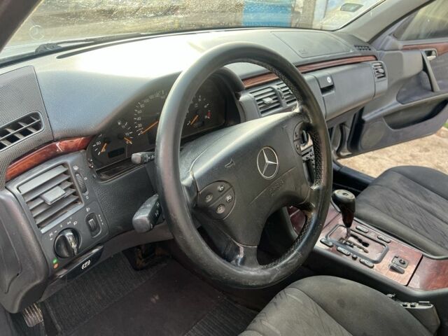 Серый Мерседес Е-Класс, объемом двигателя 3.2 л и пробегом 250 тыс. км за 1690 $, фото 3 на Automoto.ua