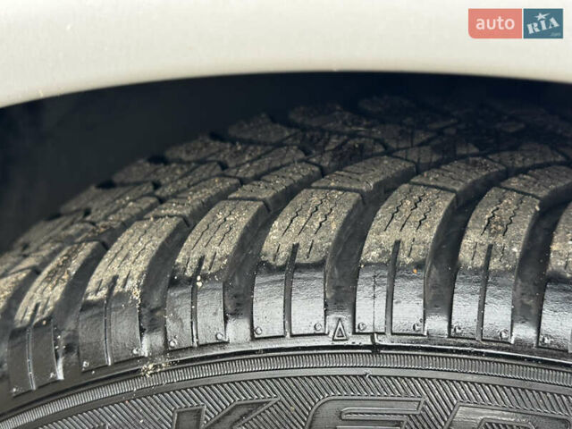 Сірий Мерседес Е-Клас, об'ємом двигуна 3.2 л та пробігом 314 тис. км за 5900 $, фото 24 на Automoto.ua