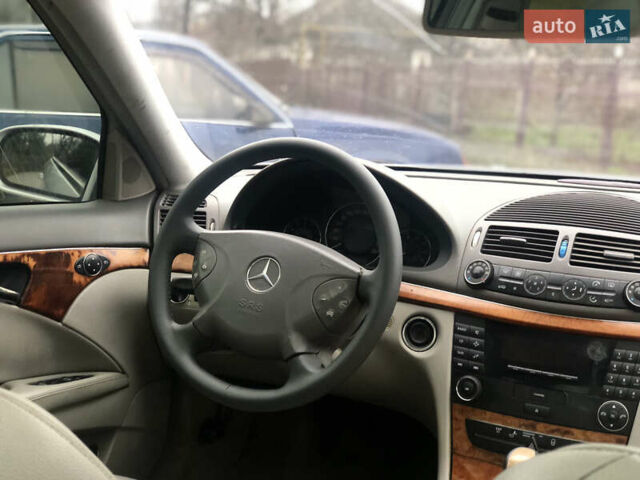 Сірий Мерседес Е-Клас, об'ємом двигуна 2.6 л та пробігом 350 тис. км за 4150 $, фото 26 на Automoto.ua