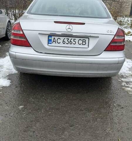 Сірий Мерседес Е-Клас, об'ємом двигуна 2.2 л та пробігом 490 тис. км за 6500 $, фото 4 на Automoto.ua