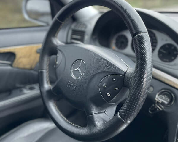 Сірий Мерседес Е-Клас, об'ємом двигуна 2.2 л та пробігом 265 тис. км за 5900 $, фото 40 на Automoto.ua