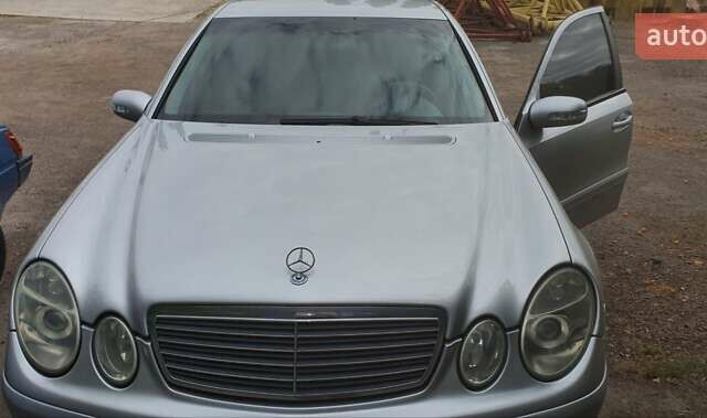 Серый Мерседес Е-Класс, объемом двигателя 2.15 л и пробегом 391 тыс. км за 4000 $, фото 1 на Automoto.ua