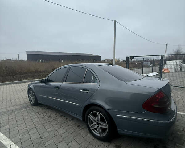 Серый Мерседес Е-Класс, объемом двигателя 3.2 л и пробегом 348 тыс. км за 6400 $, фото 5 на Automoto.ua