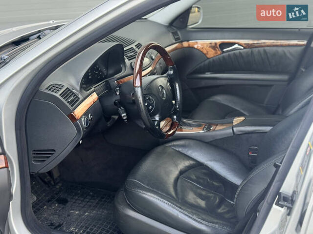 Мерседес Е-Клас 2003 у Сарнах на Automoto.ua Сірий Мерседес Е-Клас, об'ємом двигуна 2.2 л та пробігом 422 тис. км за 6999 $, фото 39 на Automoto.ua