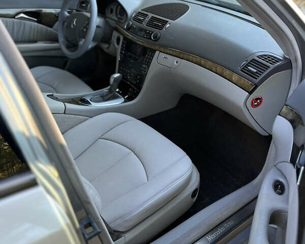 Мерседес Е-Класс 2003 в Черновцах на Automoto.ua Серый Мерседес Е-Класс, объемом двигателя 3.2 л и пробегом 400 тыс. км за 7000 $, фото 55 на Automoto.ua