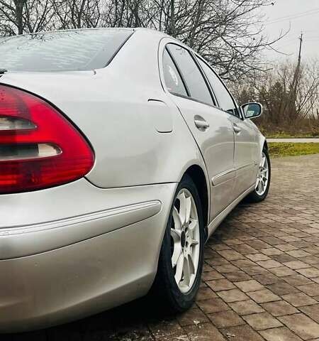 Серый Мерседес Е-Класс, объемом двигателя 3.2 л и пробегом 528 тыс. км за 4500 $, фото 3 на Automoto.ua