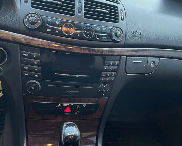 Серый Мерседес Е-Класс, объемом двигателя 2.15 л и пробегом 339 тыс. км за 5500 $, фото 16 на Automoto.ua