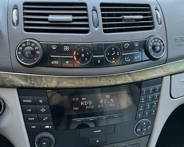 Мерседес Е-Класс 2003 в Черновцах на Automoto.ua Серый Мерседес Е-Класс, объемом двигателя 3.2 л и пробегом 400 тыс. км за 7000 $, фото 44 на Automoto.ua