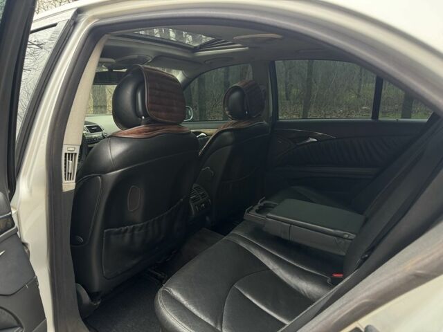 Серый Мерседес Е-Класс, объемом двигателя 3.2 л и пробегом 350 тыс. км за 5999 $, фото 21 на Automoto.ua