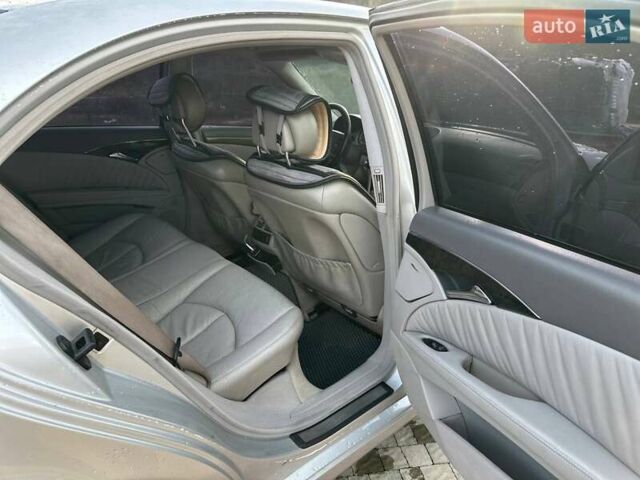 Серый Мерседес Е-Класс, объемом двигателя 4 л и пробегом 372 тыс. км за 6400 $, фото 6 на Automoto.ua