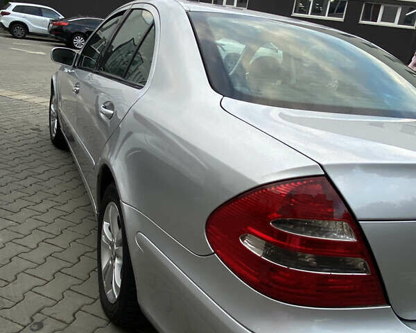 Серый Мерседес Е-Класс, объемом двигателя 2.2 л и пробегом 391 тыс. км за 6500 $, фото 26 на Automoto.ua