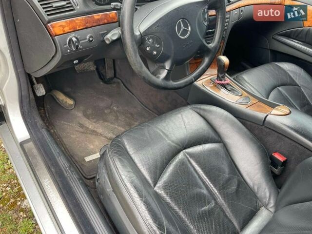 Серый Мерседес Е-Класс, объемом двигателя 2.6 л и пробегом 230 тыс. км за 3900 $, фото 29 на Automoto.ua