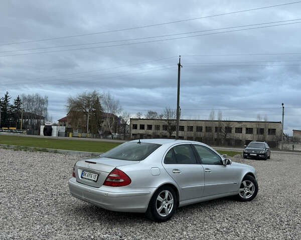 Сірий Мерседес Е-Клас, об'ємом двигуна 2.2 л та пробігом 325 тис. км за 6700 $, фото 6 на Automoto.ua