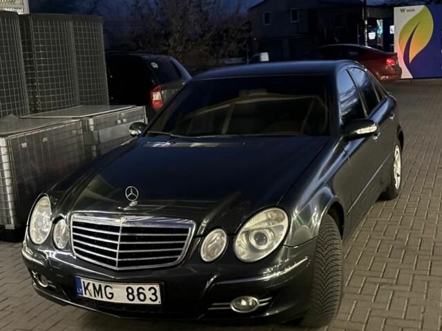 Серый Мерседес Е-Класс, объемом двигателя 2.2 л и пробегом 400 тыс. км за 3600 $, фото 1 на Automoto.ua