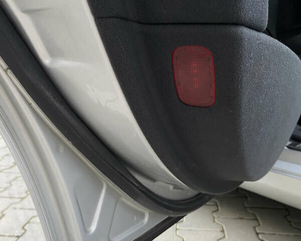 Серый Мерседес Е-Класс, объемом двигателя 2.2 л и пробегом 391 тыс. км за 6500 $, фото 22 на Automoto.ua