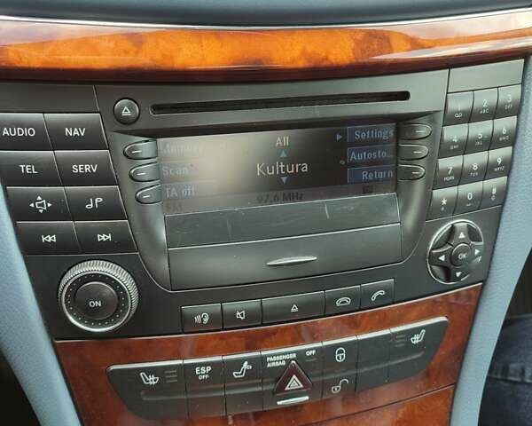 Серый Мерседес Е-Класс, объемом двигателя 1.8 л и пробегом 157 тыс. км за 8500 $, фото 3 на Automoto.ua