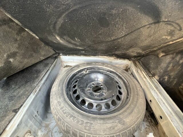 Серый Мерседес Е-Класс, объемом двигателя 3.2 л и пробегом 250 тыс. км за 1690 $, фото 7 на Automoto.ua