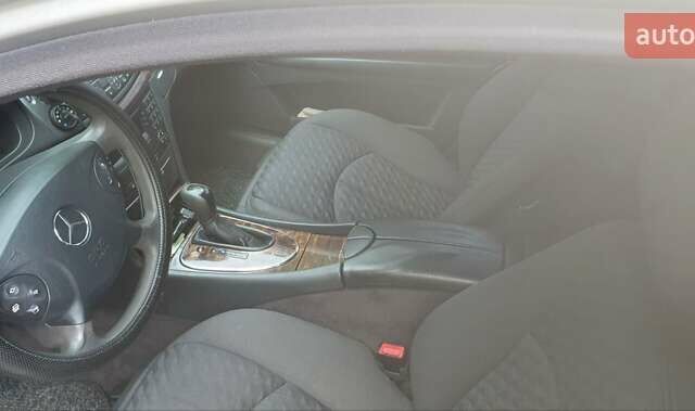 Серый Мерседес Е-Класс, объемом двигателя 2.15 л и пробегом 391 тыс. км за 4000 $, фото 5 на Automoto.ua