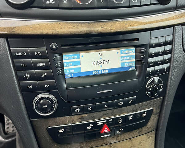 Сірий Мерседес Е-Клас, об'ємом двигуна 2.2 л та пробігом 355 тис. км за 7000 $, фото 27 на Automoto.ua