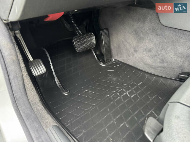 Серый Мерседес Е-Класс, объемом двигателя 2.7 л и пробегом 270 тыс. км за 7800 $, фото 21 на Automoto.ua