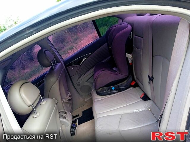 Серый Мерседес Е-Класс, объемом двигателя 1.8 л и пробегом 330 тыс. км за 4800 $, фото 3 на Automoto.ua