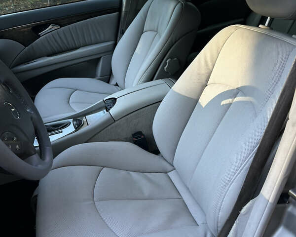 Мерседес Е-Класс 2003 в Черновцах на Automoto.ua Серый Мерседес Е-Класс, объемом двигателя 3.2 л и пробегом 400 тыс. км за 7000 $, фото 40 на Automoto.ua