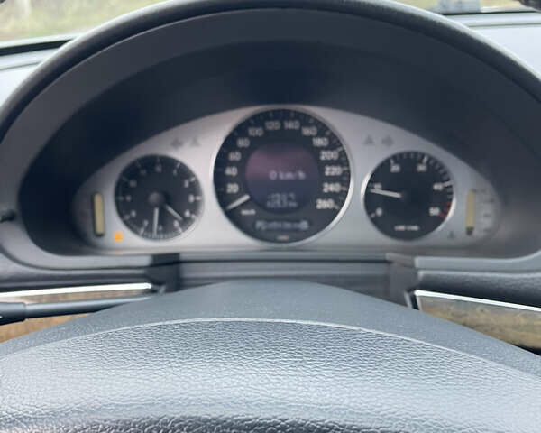 Сірий Мерседес Е-Клас, об'ємом двигуна 2.2 л та пробігом 265 тис. км за 5900 $, фото 31 на Automoto.ua