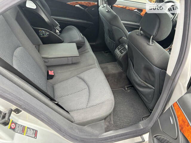 Сірий Мерседес Е-Клас, об'ємом двигуна 2.2 л та пробігом 361 тис. км за 7000 $, фото 15 на Automoto.ua