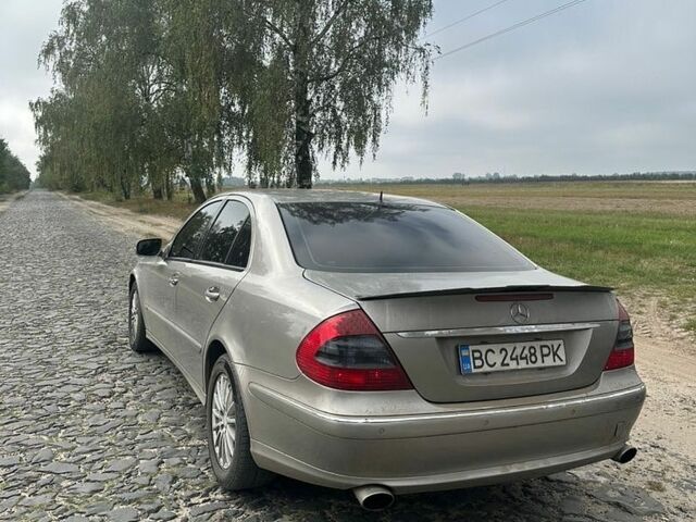 Сірий Мерседес Е-Клас, об'ємом двигуна 3.2 л та пробігом 300 тис. км за 6000 $, фото 5 на Automoto.ua