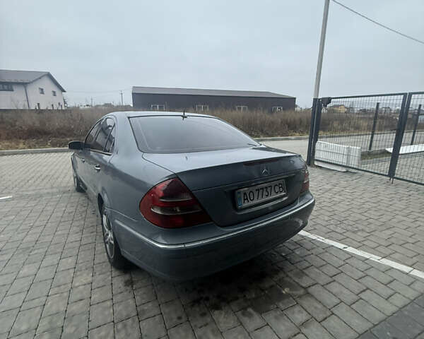 Серый Мерседес Е-Класс, объемом двигателя 3.2 л и пробегом 348 тыс. км за 6400 $, фото 4 на Automoto.ua