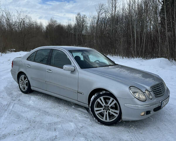 Серый Мерседес Е-Класс, объемом двигателя 1.8 л и пробегом 292 тыс. км за 4999 $, фото 2 на Automoto.ua