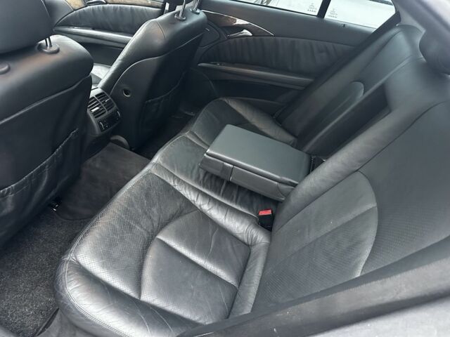 Серый Мерседес Е-Класс, объемом двигателя 3.2 л и пробегом 350 тыс. км за 7500 $, фото 6 на Automoto.ua