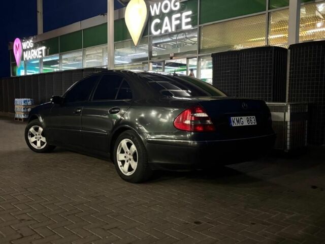 Серый Мерседес Е-Класс, объемом двигателя 2.2 л и пробегом 400 тыс. км за 3600 $, фото 4 на Automoto.ua