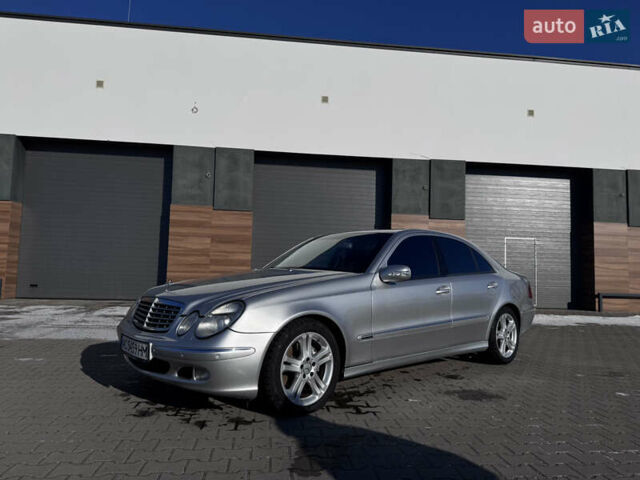 Серый Мерседес Е-Класс, объемом двигателя 3.2 л и пробегом 300 тыс. км за 7300 $, фото 1 на Automoto.ua