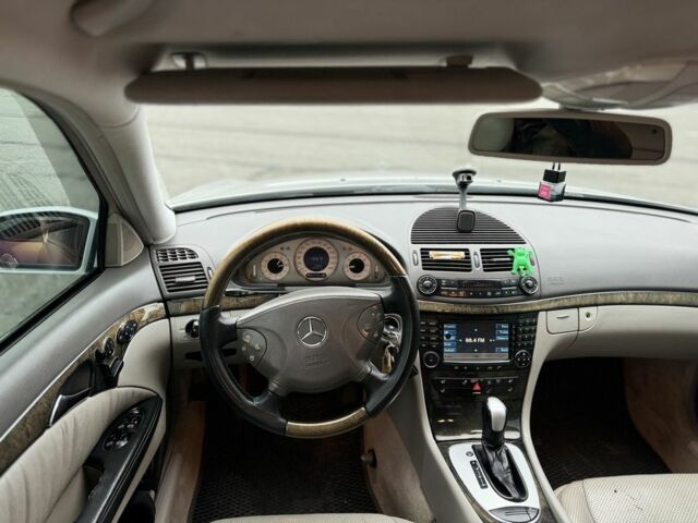 Сірий Мерседес Е-Клас, об'ємом двигуна 3.2 л та пробігом 381 тис. км за 6400 $, фото 19 на Automoto.ua