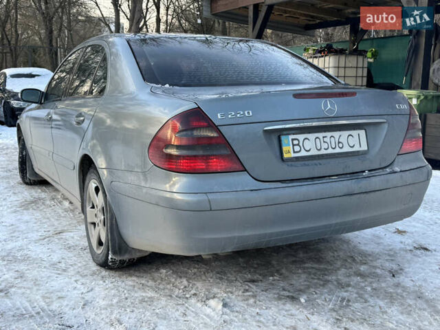 Серый Мерседес Е-Класс, объемом двигателя 2.2 л и пробегом 300 тыс. км за 5350 $, фото 2 на Automoto.ua