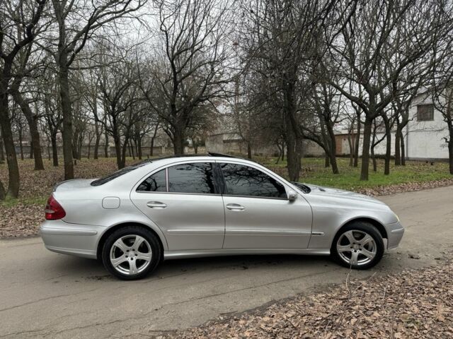 Серый Мерседес Е-Класс, объемом двигателя 3.2 л и пробегом 350 тыс. км за 5999 $, фото 9 на Automoto.ua