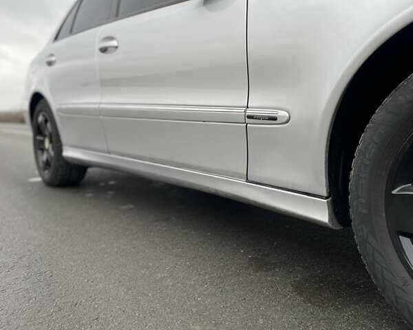 Сірий Мерседес Е-Клас, об'ємом двигуна 2.2 л та пробігом 265 тис. км за 5900 $, фото 11 на Automoto.ua
