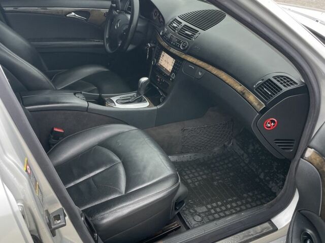 Сірий Мерседес Е-Клас, об'ємом двигуна 3.2 л та пробігом 429 тис. км за 6500 $, фото 7 на Automoto.ua