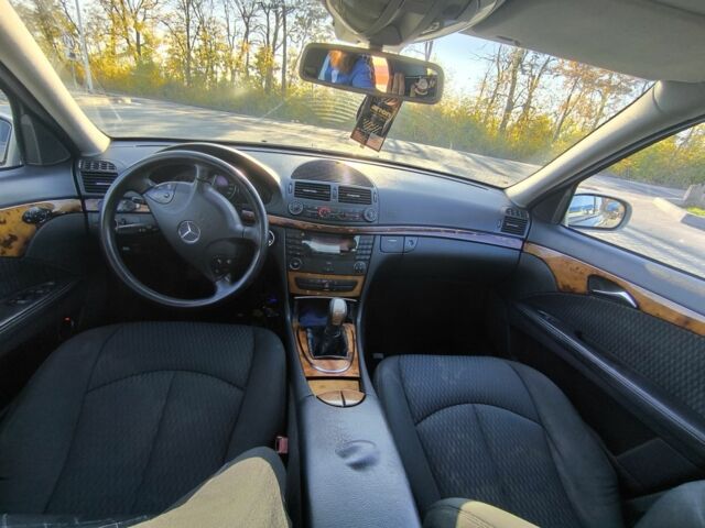 Сірий Мерседес Е-Клас, об'ємом двигуна 2.2 л та пробігом 170 тис. км за 3700 $, фото 5 на Automoto.ua