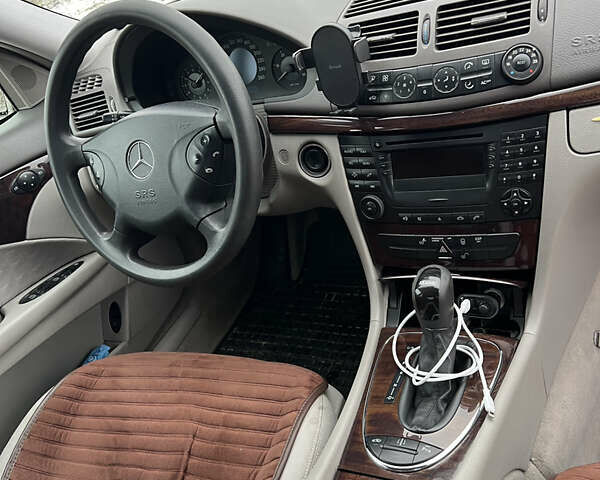 Серый Мерседес Е-Класс, объемом двигателя 2.2 л и пробегом 242 тыс. км за 5300 $, фото 11 на Automoto.ua