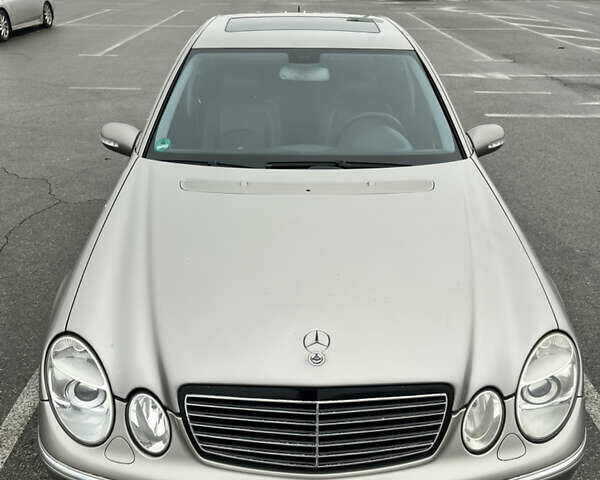 Сірий Мерседес Е-Клас, об'ємом двигуна 2.2 л та пробігом 355 тис. км за 7000 $, фото 4 на Automoto.ua