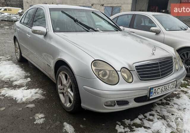 Сірий Мерседес Е-Клас, об'ємом двигуна 2.2 л та пробігом 490 тис. км за 6500 $, фото 1 на Automoto.ua
