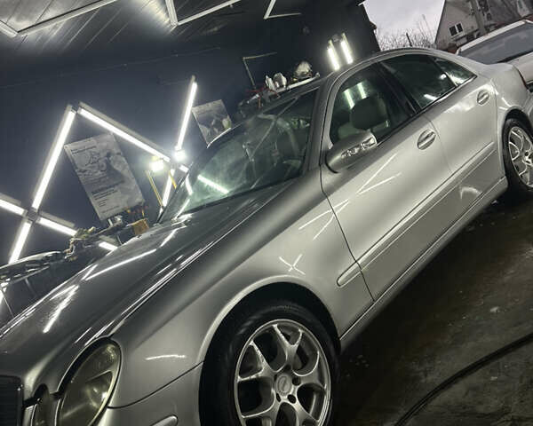 Сірий Мерседес Е-Клас, об'ємом двигуна 2.15 л та пробігом 200 тис. км за 5100 $, фото 1 на Automoto.ua