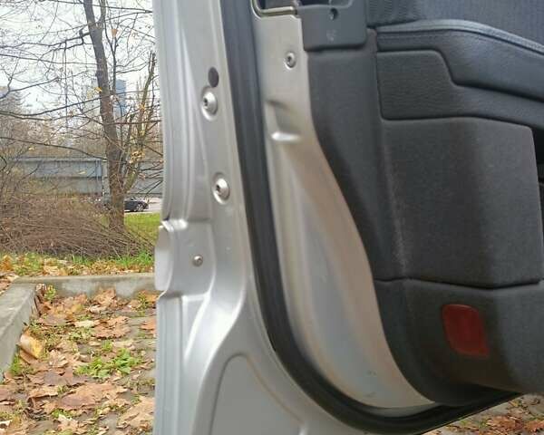 Серый Мерседес Е-Класс, объемом двигателя 1.8 л и пробегом 292 тыс. км за 6900 $, фото 13 на Automoto.ua