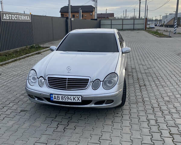 Серый Мерседес Е-Класс, объемом двигателя 2.2 л и пробегом 323 тыс. км за 6700 $, фото 1 на Automoto.ua