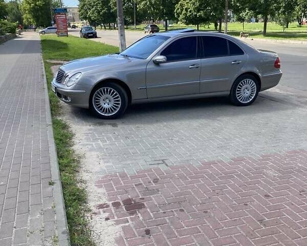 Серый Мерседес Е-Класс, объемом двигателя 2.6 л и пробегом 420 тыс. км за 8999 $, фото 4 на Automoto.ua
