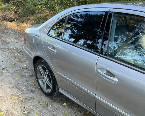 Мерседес Е-Класс 2003 в Черновцах на Automoto.ua Серый Мерседес Е-Класс, объемом двигателя 3.2 л и пробегом 400 тыс. км за 7000 $, фото 15 на Automoto.ua