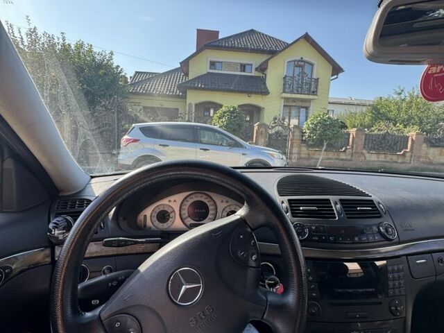 Мерседес Е-Класс 2003 в Тернополе на Automoto.ua Серый Мерседес Е-Класс, объемом двигателя 3.2 л и пробегом 430 тыс. км за 6200 $, фото 2 на Automoto.ua